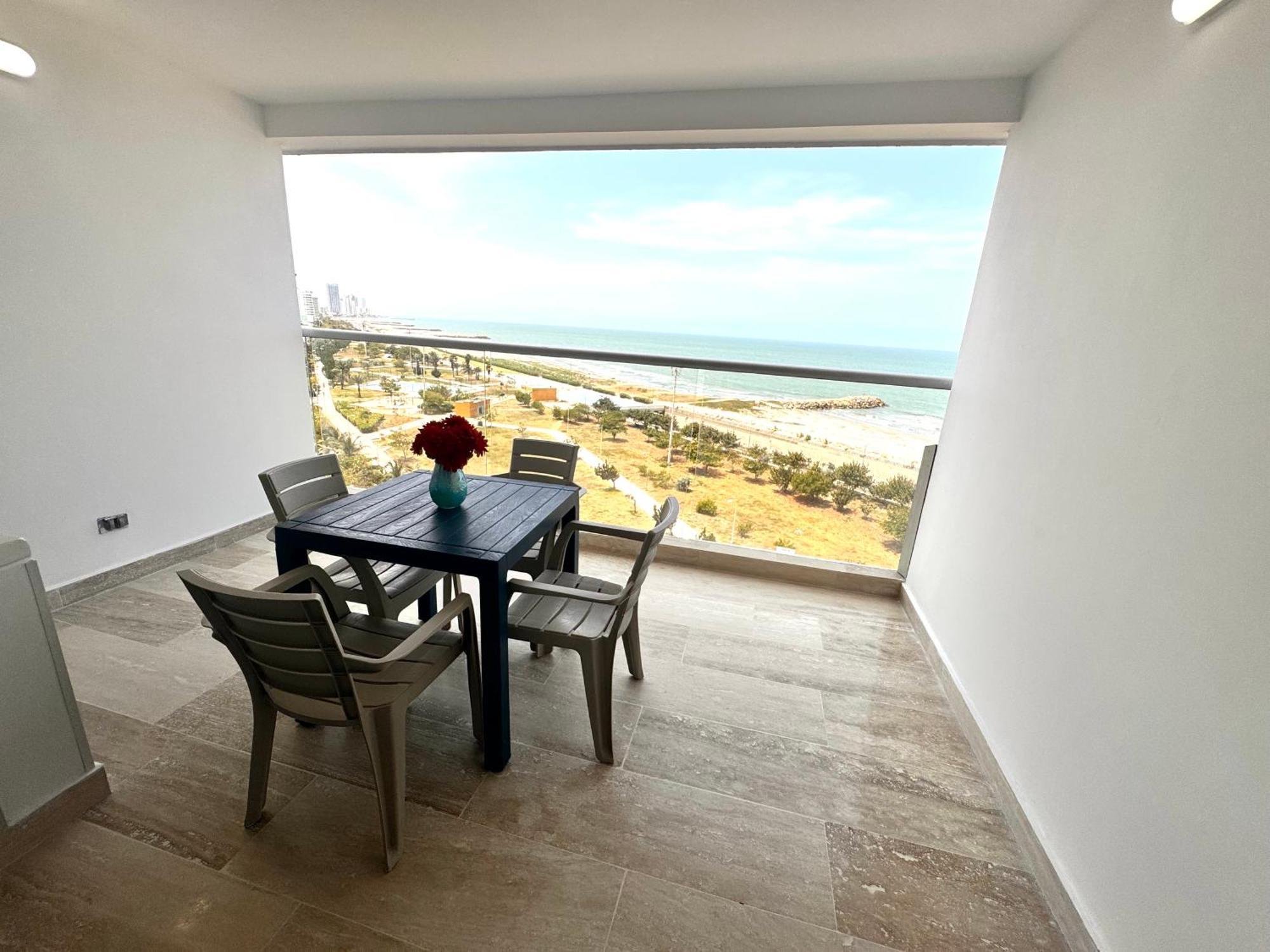Frente Al Mar Aeropuerto Crespo Apartment *